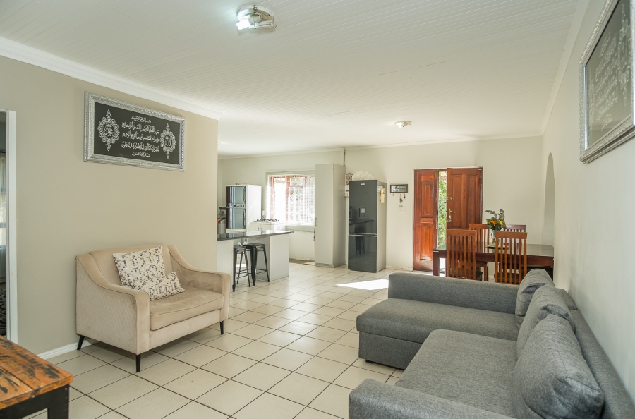7 Bedroom Property for Sale in Wetton Western Cape